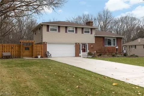 7431 Mountain Park Dr, Mentor, OH 44060