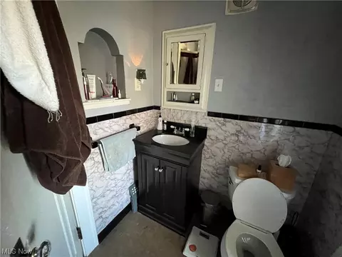 136 Longfellow St, Elyria, OH 44035 photo 8