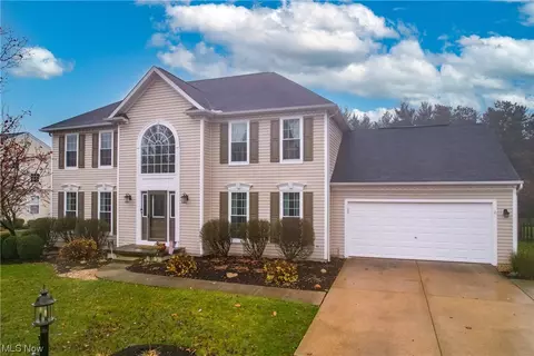 6045 Triple Crown Dr, Medina, OH 44256