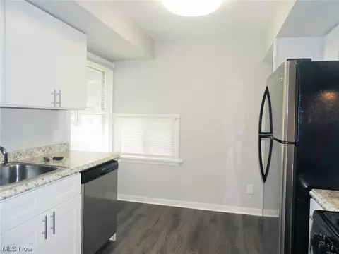 714 E 254th St, Euclid, OH 44132 photo 4