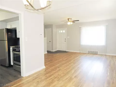 714 E 254th St, Euclid, OH 44132 photo 3