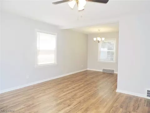 714 E 254th St, Euclid, OH 44132 photo 2