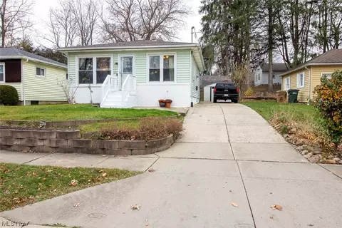 1621 Williams St, Cuyahoga Falls, OH 44221