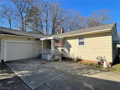 2524 Delaware St, Wickliffe, OH 44092