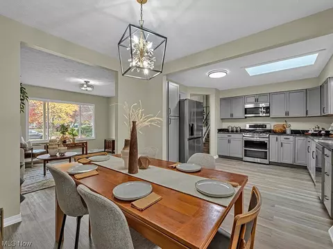 5380 Richards Dr, Mentor, OH 44060