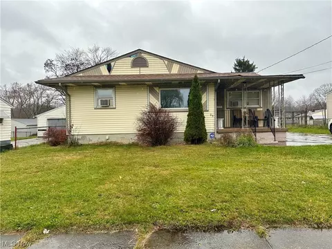 95 Eliot Ln, Youngstown, OH 44505