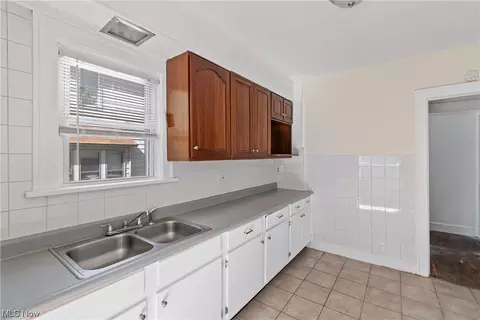 84 E Mapledale Ave, Akron, OH 44301 photo 15