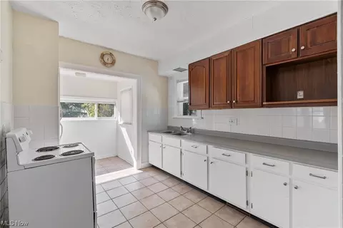 84 E Mapledale Ave, Akron, OH 44301 photo 13