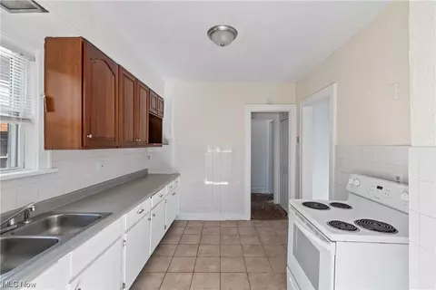 84 E Mapledale Ave, Akron, OH 44301 photo 16