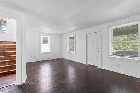 84 E Mapledale Ave, Akron, OH 44301 photo 8