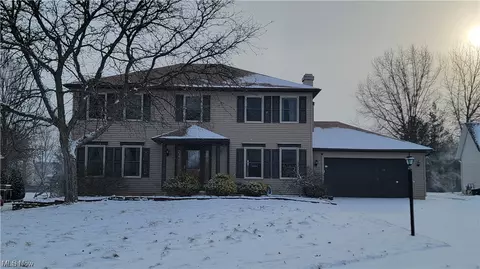 18976 Laurell Cir, Strongsville, OH 44136
