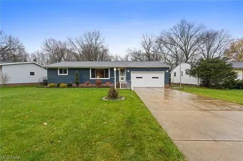 26931 Elizabeth Ln, Olmsted Twp, OH 44138