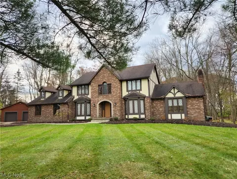 1690 Amarillo St NW, North Canton, OH 44720