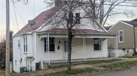 604 W Vine St, Martins Ferry, OH 43935