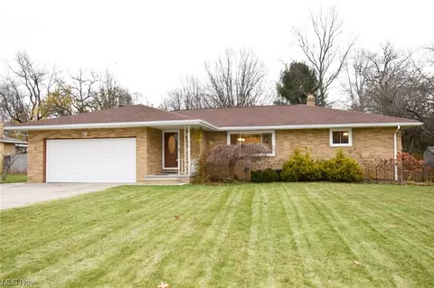 10977 Shaker Dr, North Royalton, OH 44133