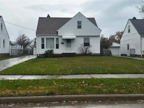 636 E 305th St, Willowick, OH 44095