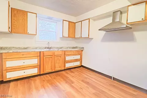 917 E 34th St, Lorain, OH 44055 photo 5