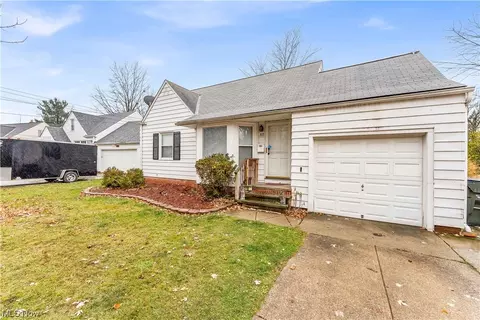 310 E 276th St, Euclid, OH 44132 photo 2