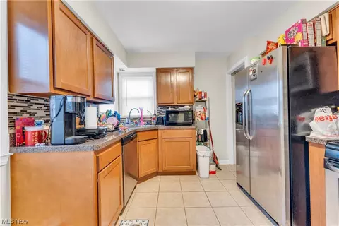 310 E 276th St, Euclid, OH 44132 photo 9