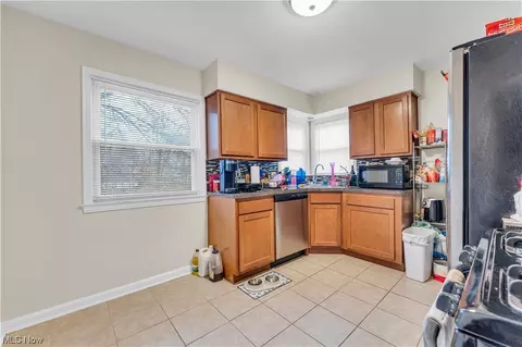 310 E 276th St, Euclid, OH 44132 photo 8