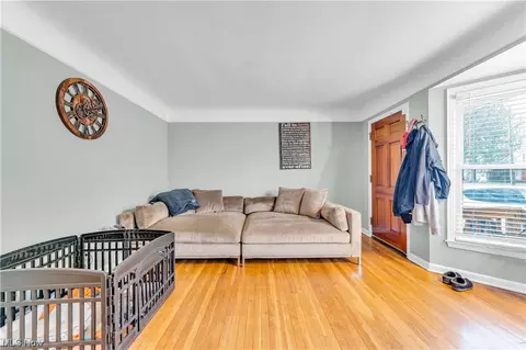 310 E 276th St, Euclid, OH 44132 photo 6