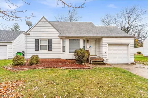 310 E 276th St, Euclid, OH 44132