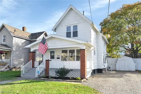 839 W 22 St, Lorain, OH 44052