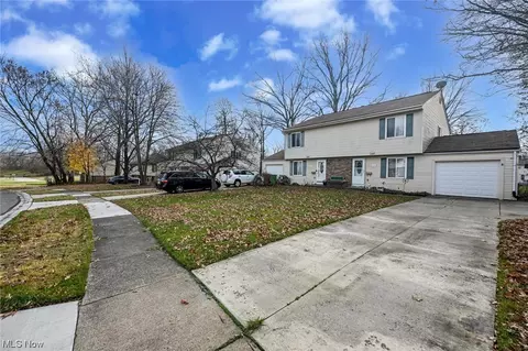 2330 Echo Valley Dr, Stow, OH 44224