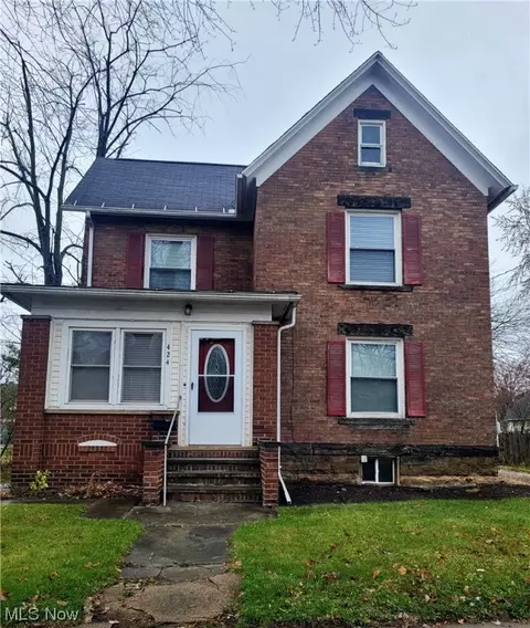 424 9th St SW, Massillon, OH 44647