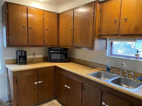 93 Ross Rd, Ashtabula, OH 44004 photo 4
