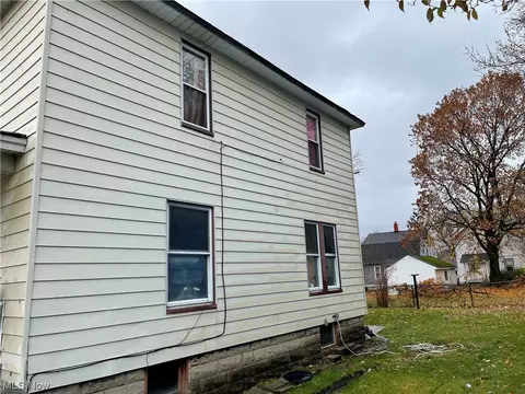 93 Ross Rd, Ashtabula, OH 44004 photo 3