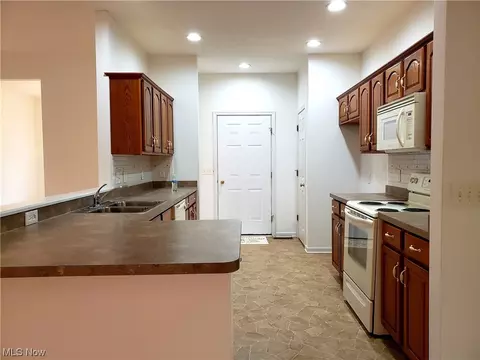 113 Rauscher Ct, Elyria, OH 44035 photo 15