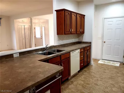 113 Rauscher Ct, Elyria, OH 44035 photo 13