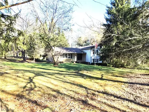 7757 Wrenwood Dr, Garrettsville, OH 44231