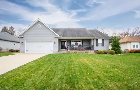 29 Cherokee Ln, Columbiana, OH 44408