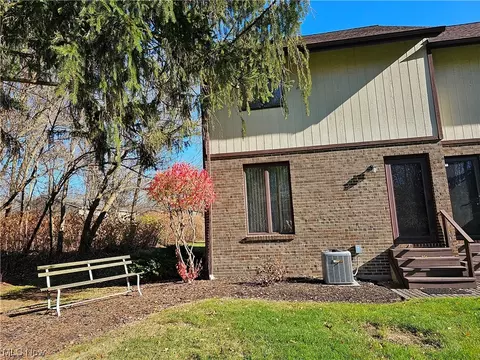 4353 Sampson Rd #A, Youngstown, OH 44505