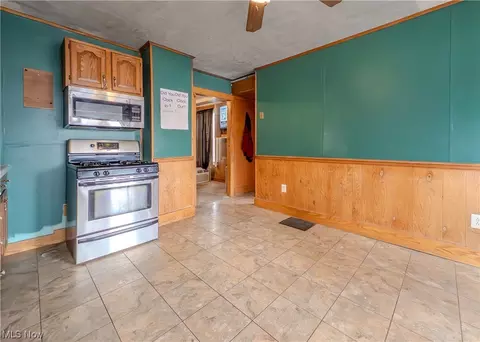 46 Prospect St, Struthers, OH 44471 photo 6