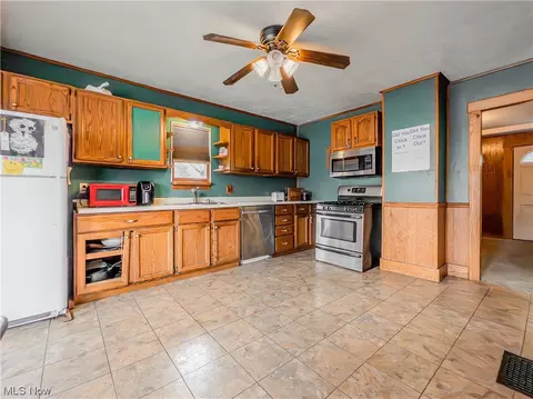 46 Prospect St, Struthers, OH 44471 photo 5