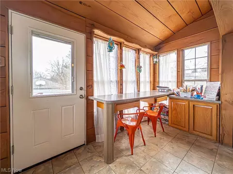 46 Prospect St, Struthers, OH 44471 photo 4