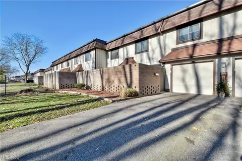 9956 Johnnycake Ridge Rd #E15, Concord, OH 44077