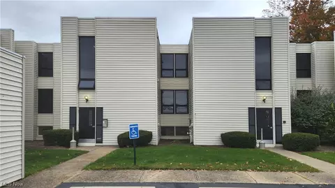 1675 Cedarwood Dr #B, Westlake, OH 44145
