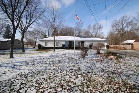 5576 Columbia Rd, North Olmsted, OH 44070