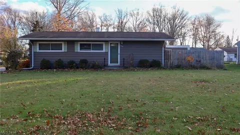 2544 Burlingham Dr, Ashtabula, OH 44004