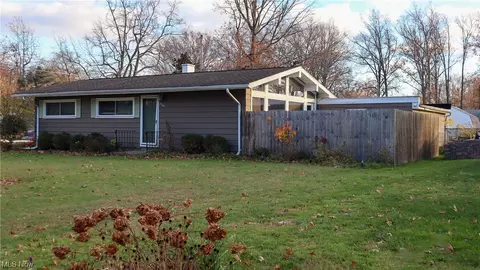 2544 Burlingham Dr, Ashtabula, OH 44004 photo 2