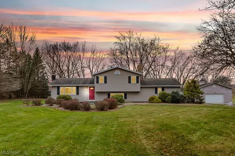 6836 Pinedale St NE, Hartville, OH 44632