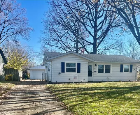 440 Walnut Dr, Berea, OH 44017 photo 2