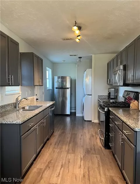 440 Walnut Dr, Berea, OH 44017 photo 3