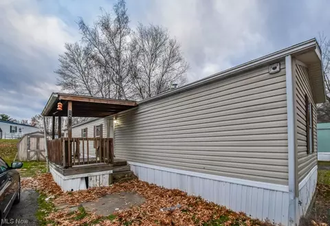124 Rolling Park Dr N, Massillon, OH 44647