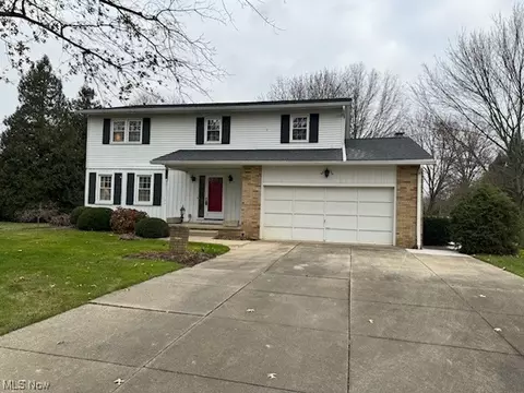 873 Wisteria Dr, Barberton, OH 44203