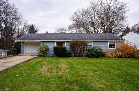 1530 Manor Ave NW, Canton, OH 44708 photo 1